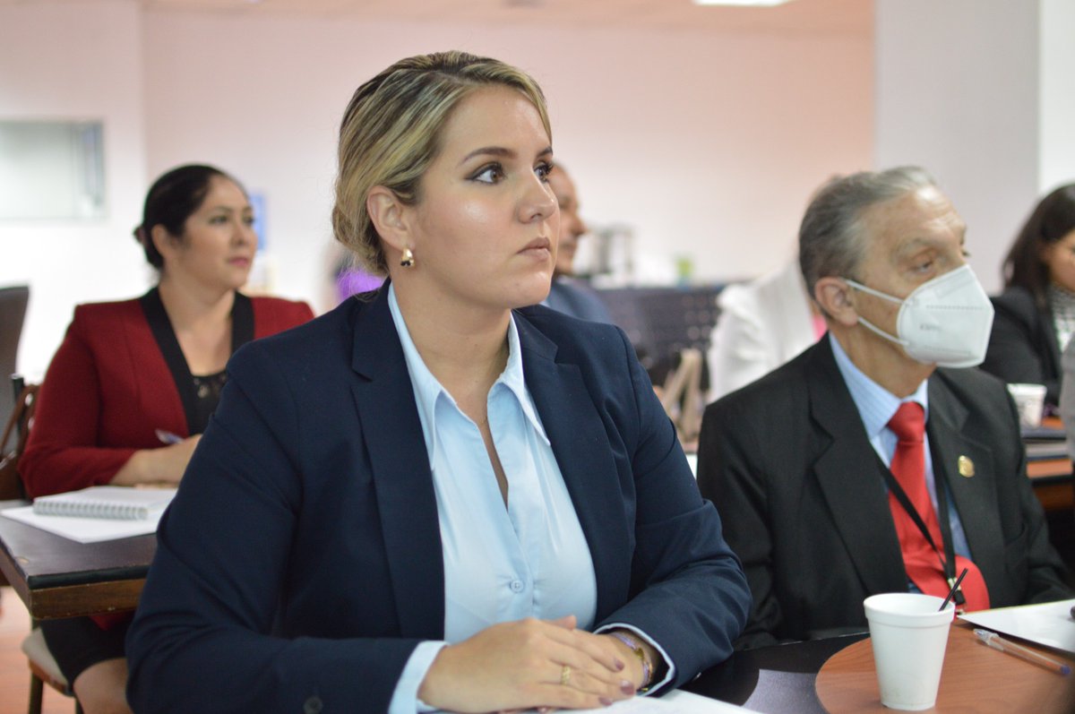 CJLosRios's tweet photo. La Directora Prov. del Consejo de la Judicatura de #LosRíos Erika Alvarado, mantiene reunión de trabajo con autoridades nacionales y directores provinciales del @CJudicaturaEc. El objetivo principal es combatir la corrupción y recuperar la institucionalidad de la #FunciónJudicial https://t.co/l4GqKYWumX