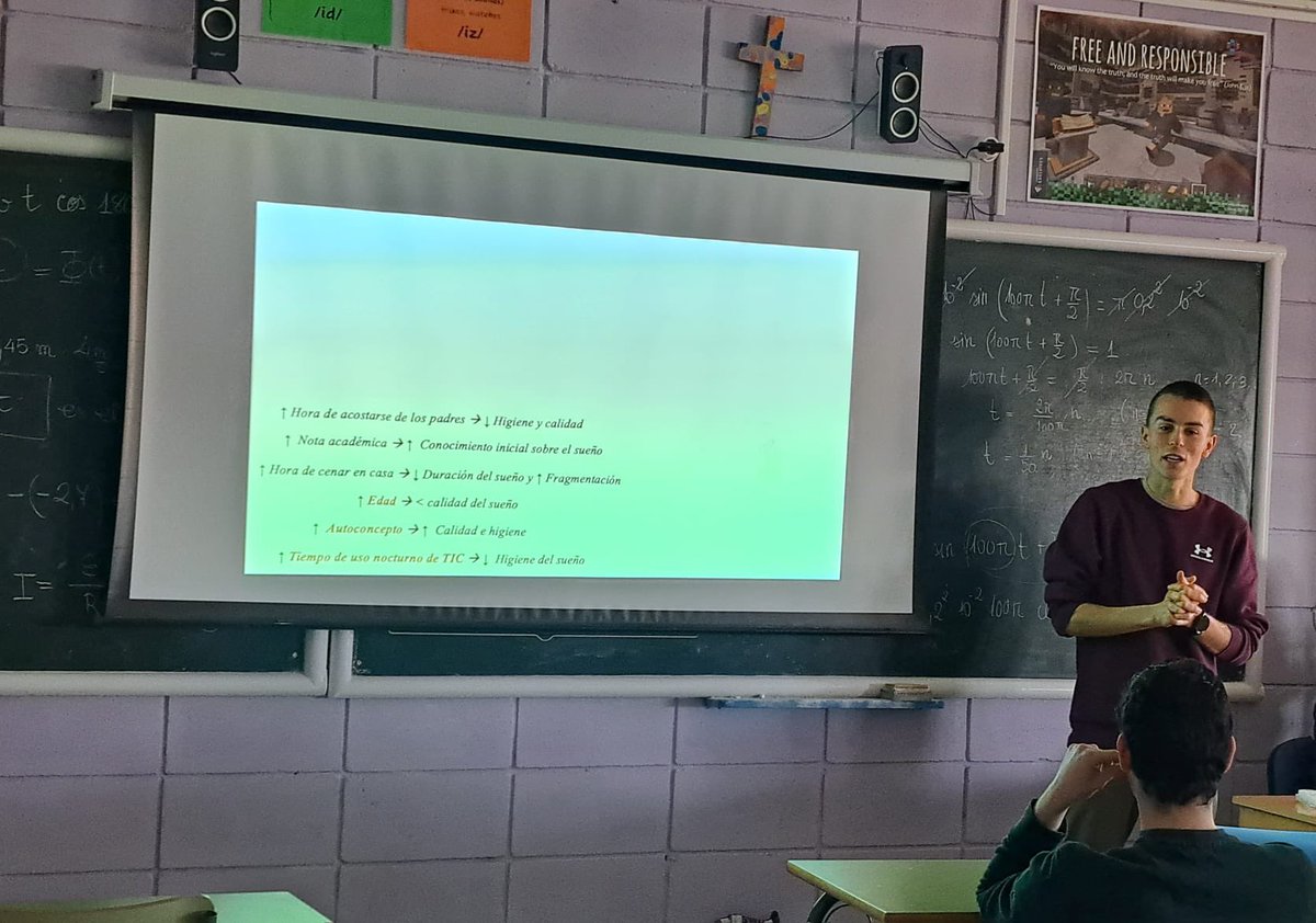 fecsfc's tweet photo. Hoy, Tomás Olivo, antiguo alumno del colegio, presentó a los alumnos y alumnas de 2º de Bachillerato su TFM “Tratamiento integral del sueño desde la Educación Física: una investigación e intervención educativa”.
#orgullosos #antiguosalumnos #findemaster #denada https://t.co/WM9CqUDtR1