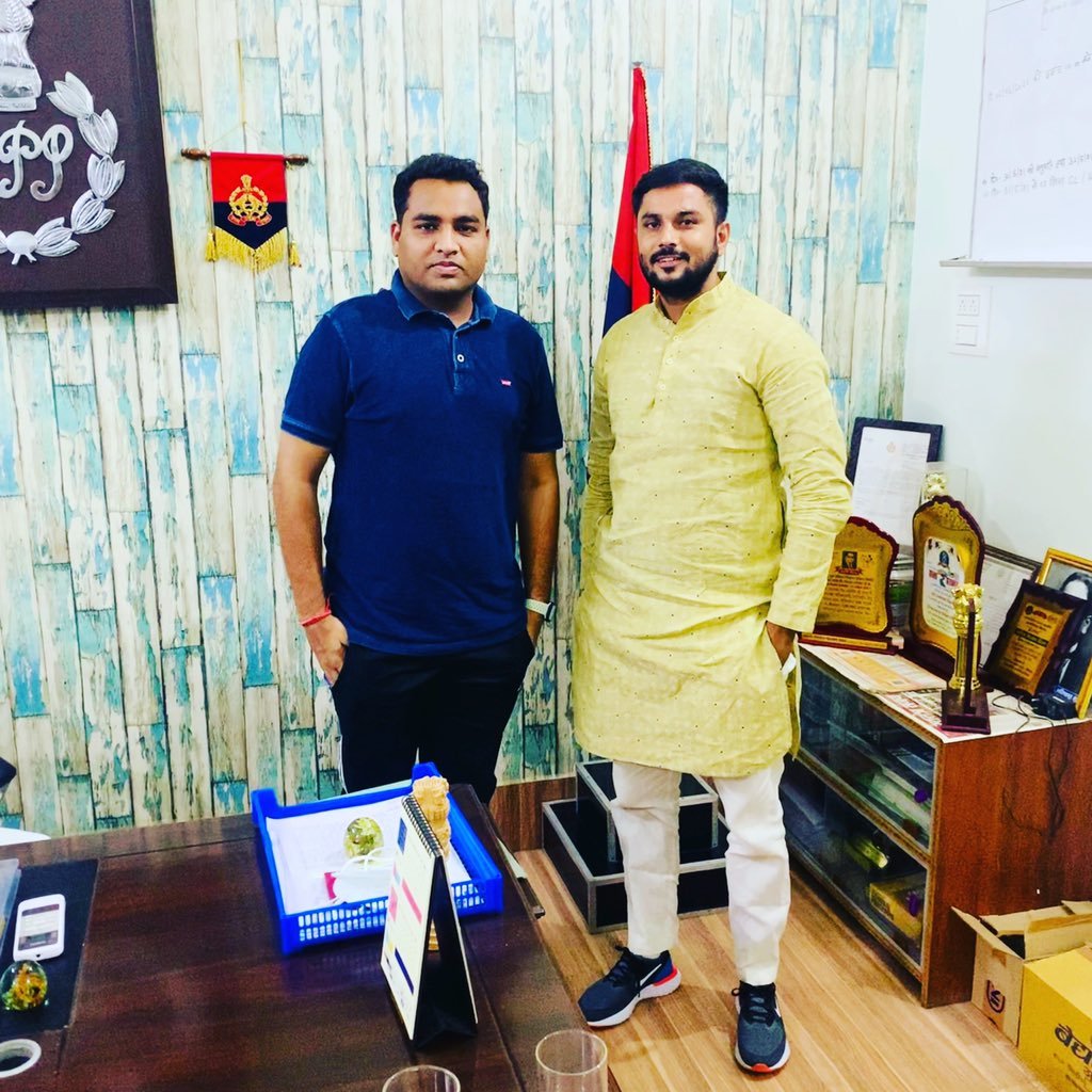 GdChahar's tweet photo. आदरणीय बड़े भाई @pramod_439 जी को पुलिस उपायुक्त पुलिस कमिश्नरेट वाराणसी बनाए जाने पर बहुत बहुत बधाई भोलेनाथ जी का आशीर्वाद आप पर बना रहे 🙏 https://t.co/xOowPTifAO