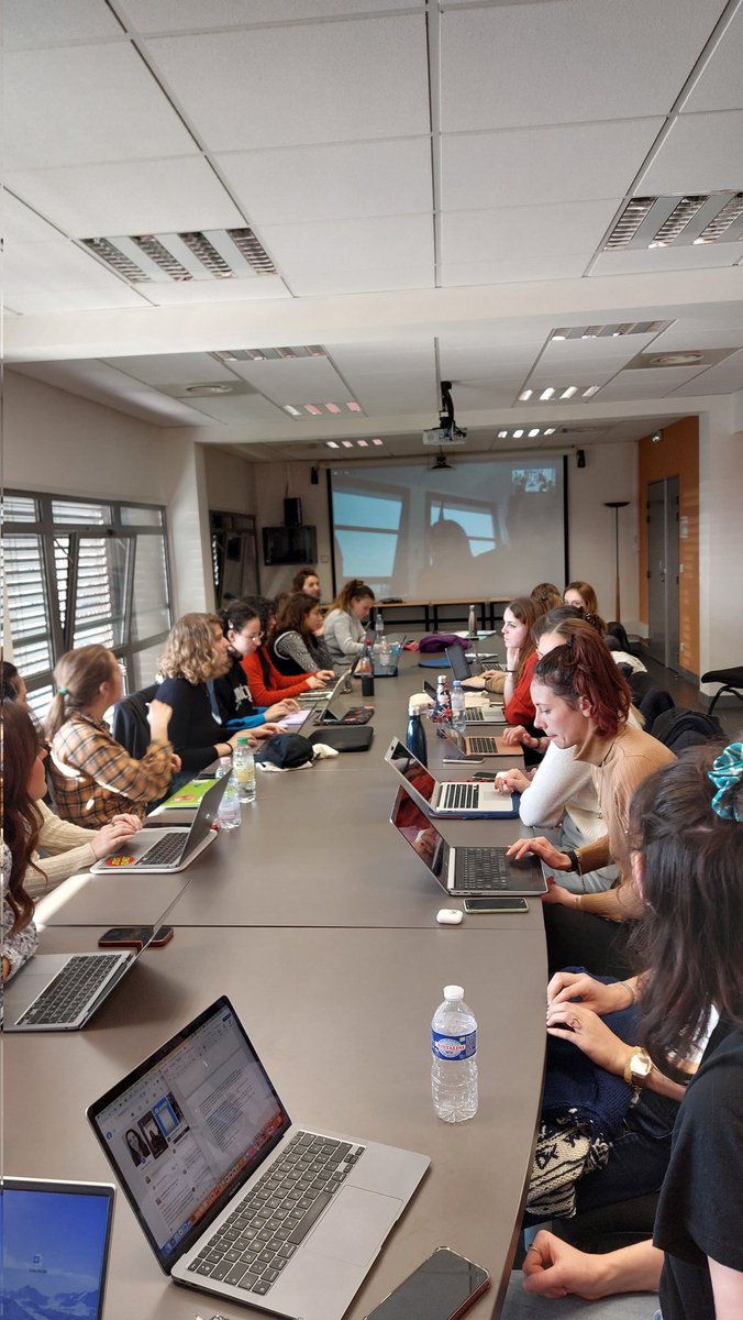 PascalVerdeau's tweet photo. Master class aujourd'hui avec @isabelleCoustet du #PE et les étudiants en journalisme de #EJCAM à Marseille. Au programme: enjeux des prochaines élections #UE et #Greendeal. Merci aux jeunes journalistes pour leur participation active. https://t.co/YXtQ8J84mG