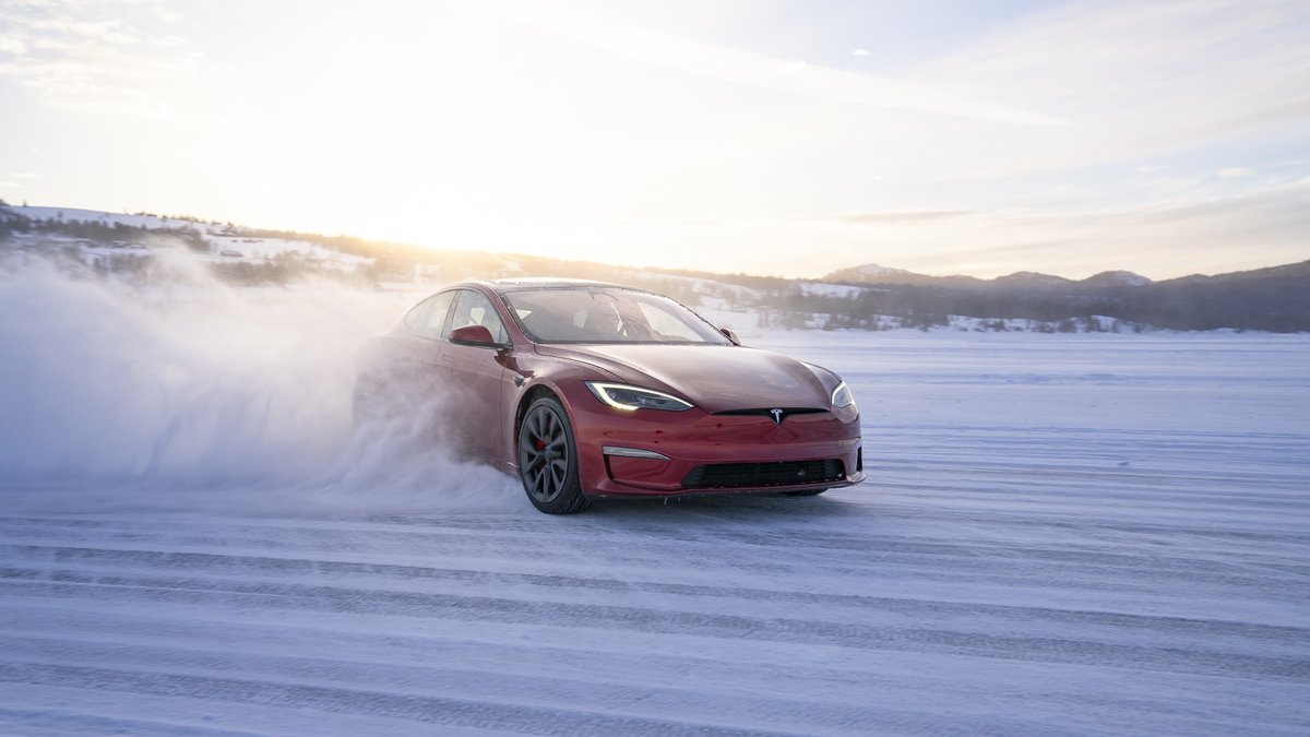 teslaeurope's tweet photo. In summary: Tesla go weeeee https://t.co/vOfqkDiKJd