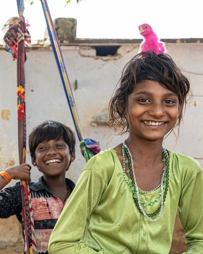 ZorzStudios's tweet photo. #Photographer captures 35 touching #ImagesOfChildhood from around the globe https://t.co/b6B9aVXRMs | #SaumyaRatan #kids #ItalianPhotographer #MassimoBietti #KidPortraits #TouchingImages #KidsAroundTheWorld #PortraitPhotography https://t.co/qFSxKQWUOz