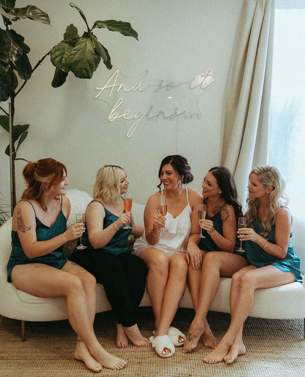 TDahlgrenEvents's tweet photo. Bridal Suite Moments ✨️

Venue // @hartandmainevents
Catering // @wolfcreekcatering
Coordinator // @tdahlgrenevents @tdeventsmelissa
Decor // @sandrajanee17 @roseandoak_events
Photography // @krista.ashley
Beauty // @sj.beauty.bar @alliebbeauty @javiswinginit https://t.co/NuWV7pLow3