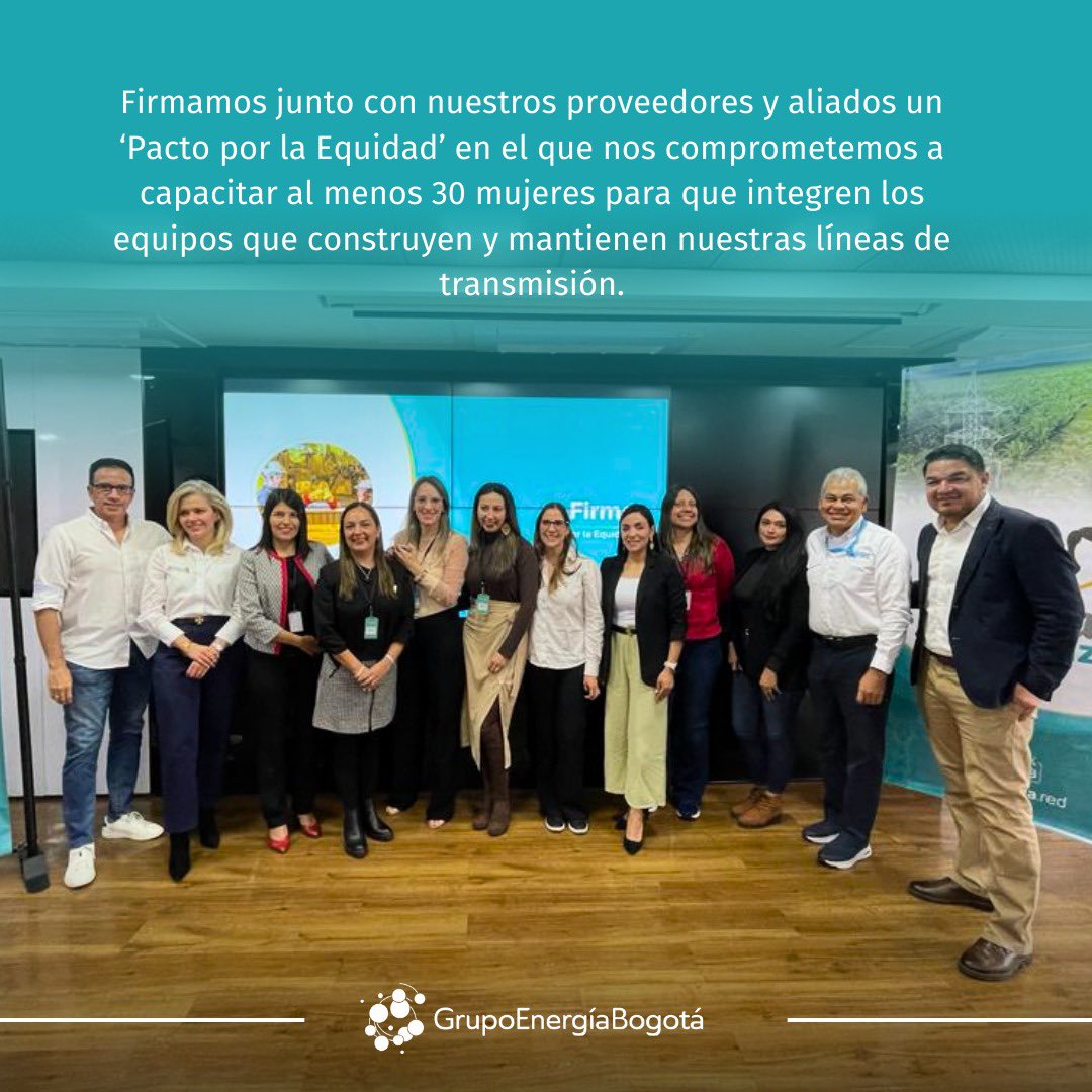 GrupoEnergiaBog's tweet photo. ⚖️ #Equidad es que más mujeres puedan formarse y desarrollarse profesionalmente como linieras, una profesión históricamente dominada por hombres.

✍️ Junto a varios de nuestros contratistas, firmamos el ‘Pacto por la Equidad’ con el cual mejoraremos la vida de 30 mujeres. https://t.co/ucQ6QvXjrr