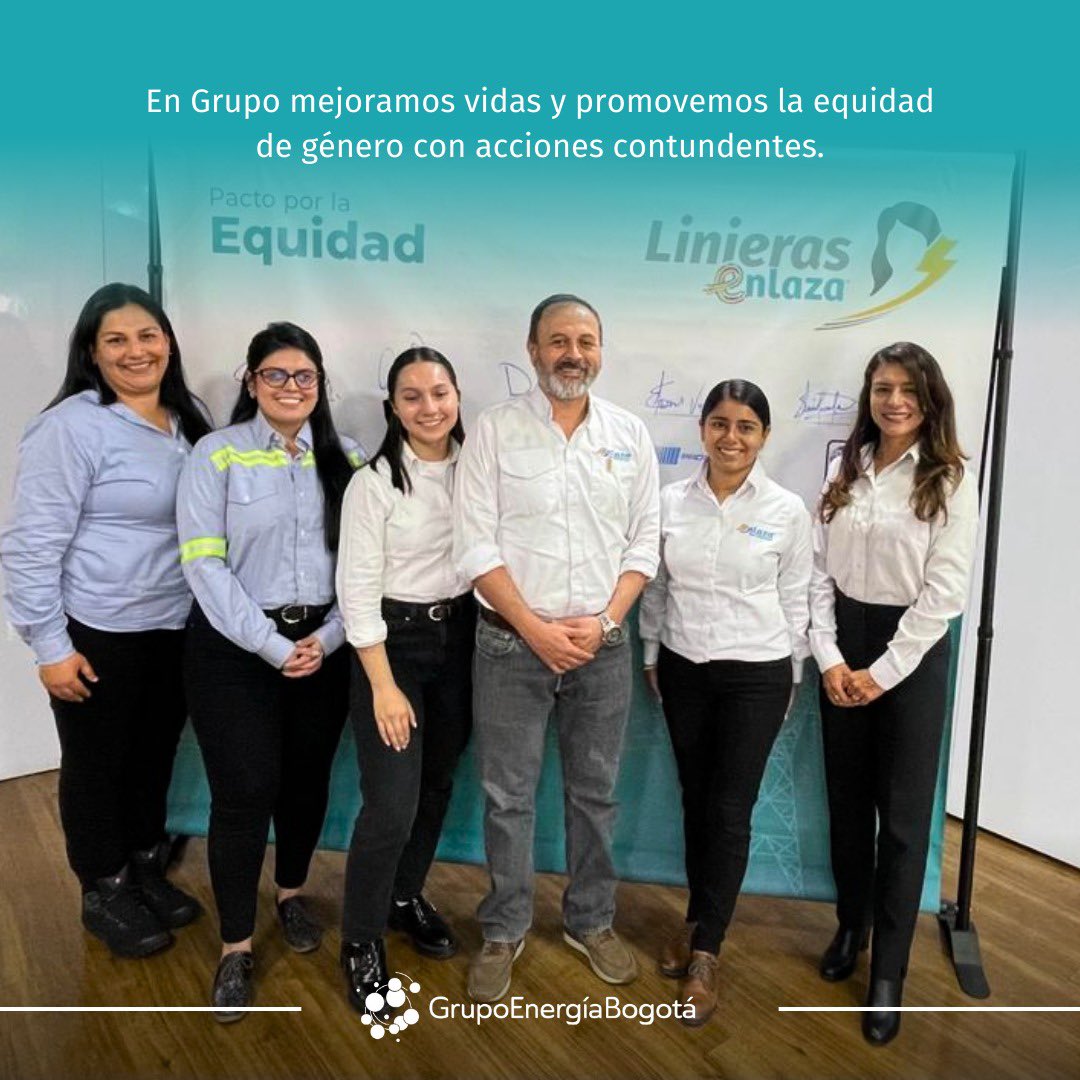 GrupoEnergiaBog's tweet photo. ⚖️ #Equidad es que más mujeres puedan formarse y desarrollarse profesionalmente como linieras, una profesión históricamente dominada por hombres.

✍️ Junto a varios de nuestros contratistas, firmamos el ‘Pacto por la Equidad’ con el cual mejoraremos la vida de 30 mujeres. https://t.co/ucQ6QvXjrr