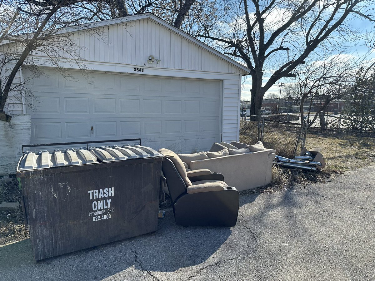slamo17's tweet photo. @stlcsb dumpster and debris blocking the garage of 3541 Missouri Ave. https://t.co/46zLAU6fgx
