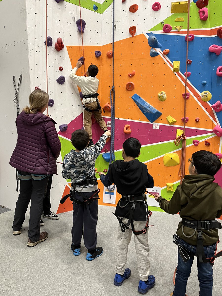 We had some very nervous children at the beginning of their first ‘Top Rope’ climbing session. After experiencing what it feels like to climb and descend on a rope every one gave their best and amazed us with their efforts!😃👏🏼🧗@CLOtC @realrochdale @SummitUpClimb