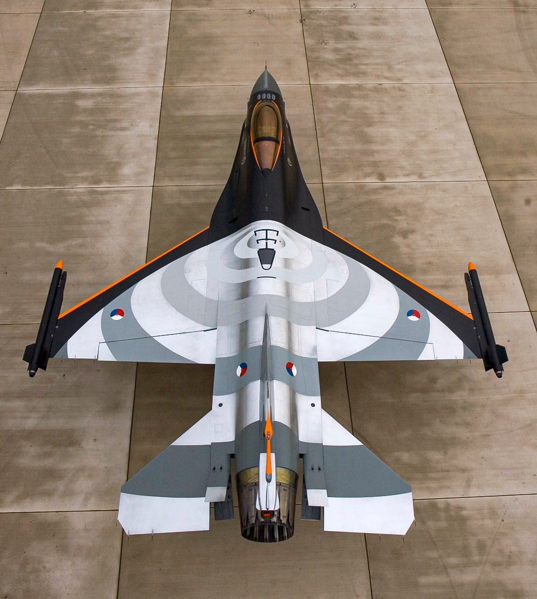 kadonkey's tweet photo. Dutch F-16 Fighting Falcon https://t.co/Nwp4TR7sxU