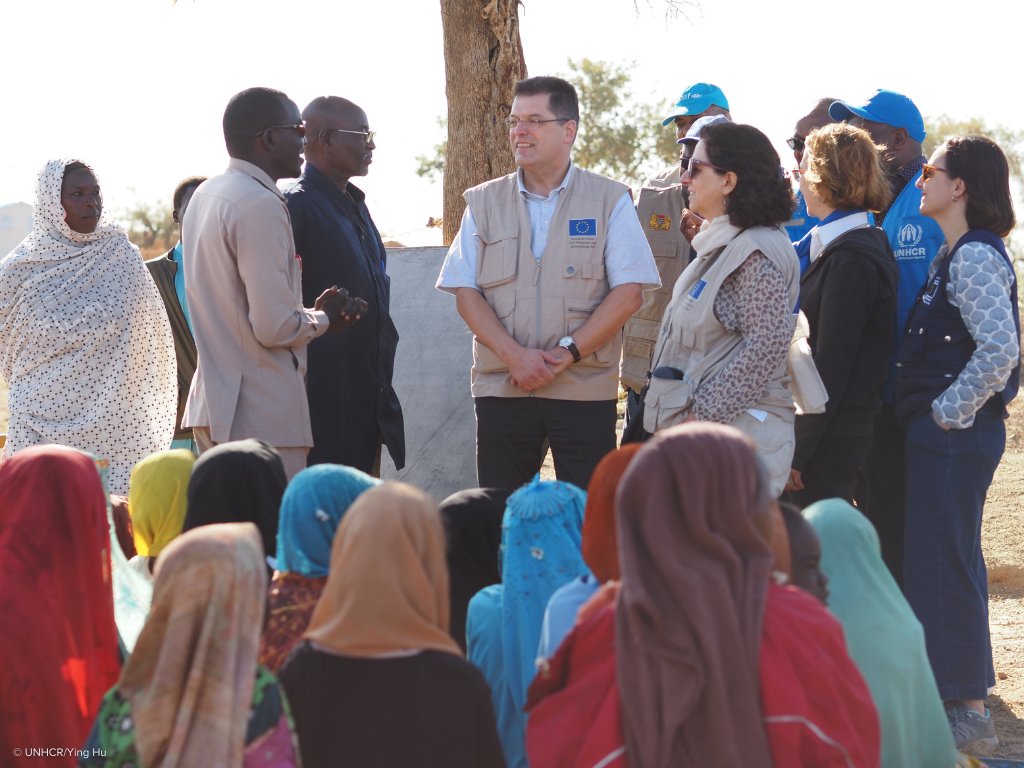 UnhcrTchad's tweet photo. @Refugees  and partners welcomed the European Commissioner for Humanitarian Aid and Crisis Management @JanezLenarcic to the Farchana Refugee Site . The strong support of🇪🇺  @eu_echo is a lifeline to Sudanese🇸🇩 refugees in Chad 🇹🇩. https://t.co/Jr137jGsT5