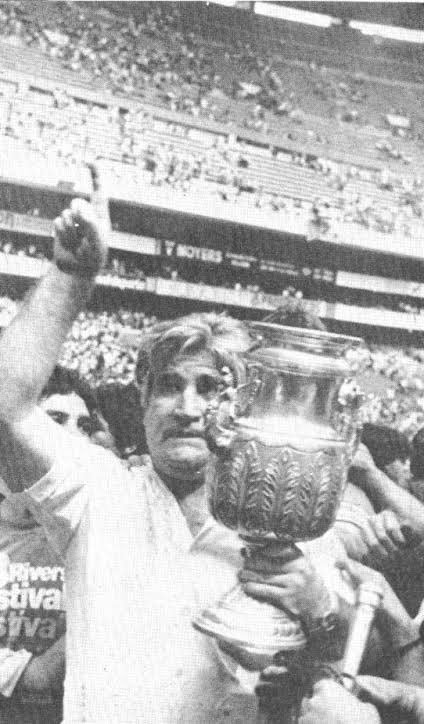 PierroTigre's tweet photo. #UnPierroDiaComoHoy...

6 de junio pero de 1982, Tigres levantaba la copa contra @Atlante en en @EstadioAzteca bajo mando del gran Carlos #Miloc. https://t.co/7vhEX7HWcH