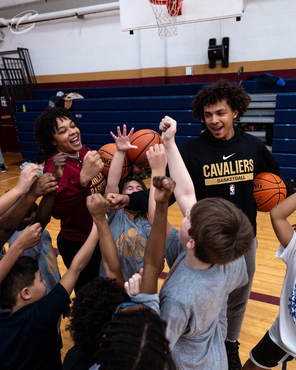 CavsCare's tweet photo. Craig Porter Jr. and our @cavsyouthsports coaches hosted the For All the Land Basketball Clinic last night at Estabrook Rec Center. The kids participated in a variety of drills designed to improve their skills and understanding of the game of basketball. https://t.co/OenKJXyDx8