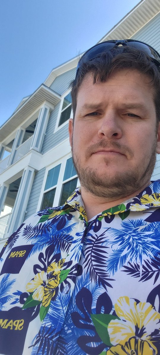 Beach day, waiting on women