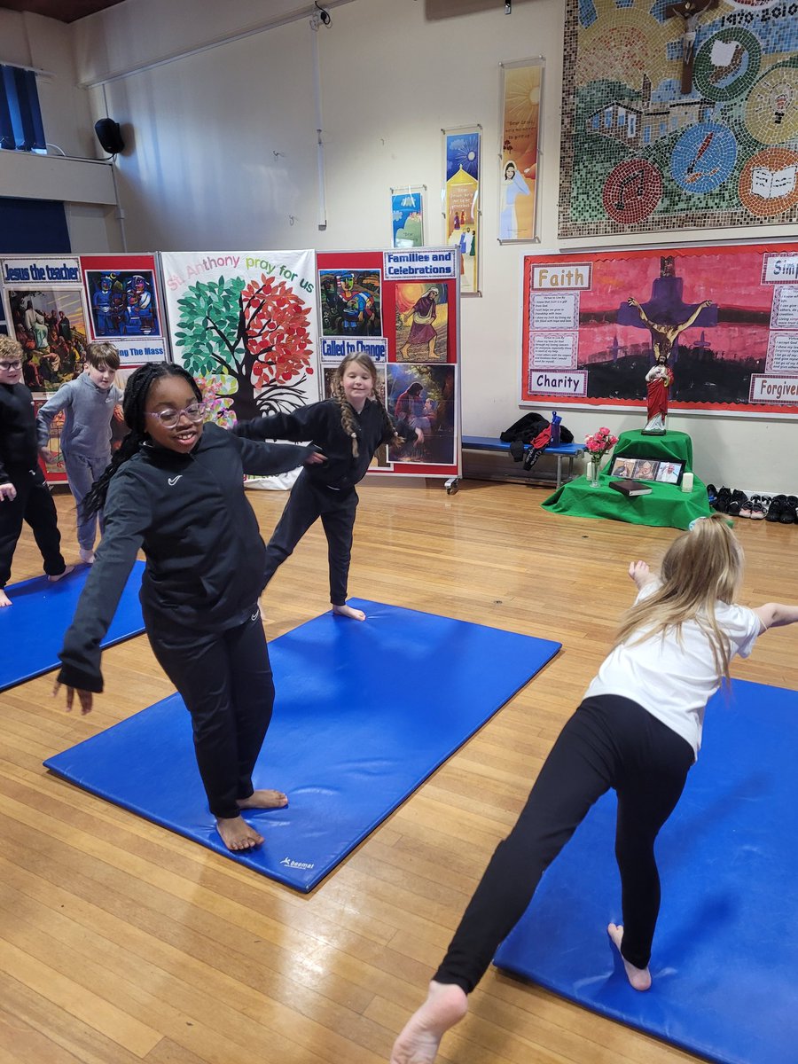 StAntsShipley's tweet photo. Our Class 4 students have been working collaboratively to build up their skills and create routines this half term in PE @bcw_cat #stants https://t.co/qIeWWiWjM2