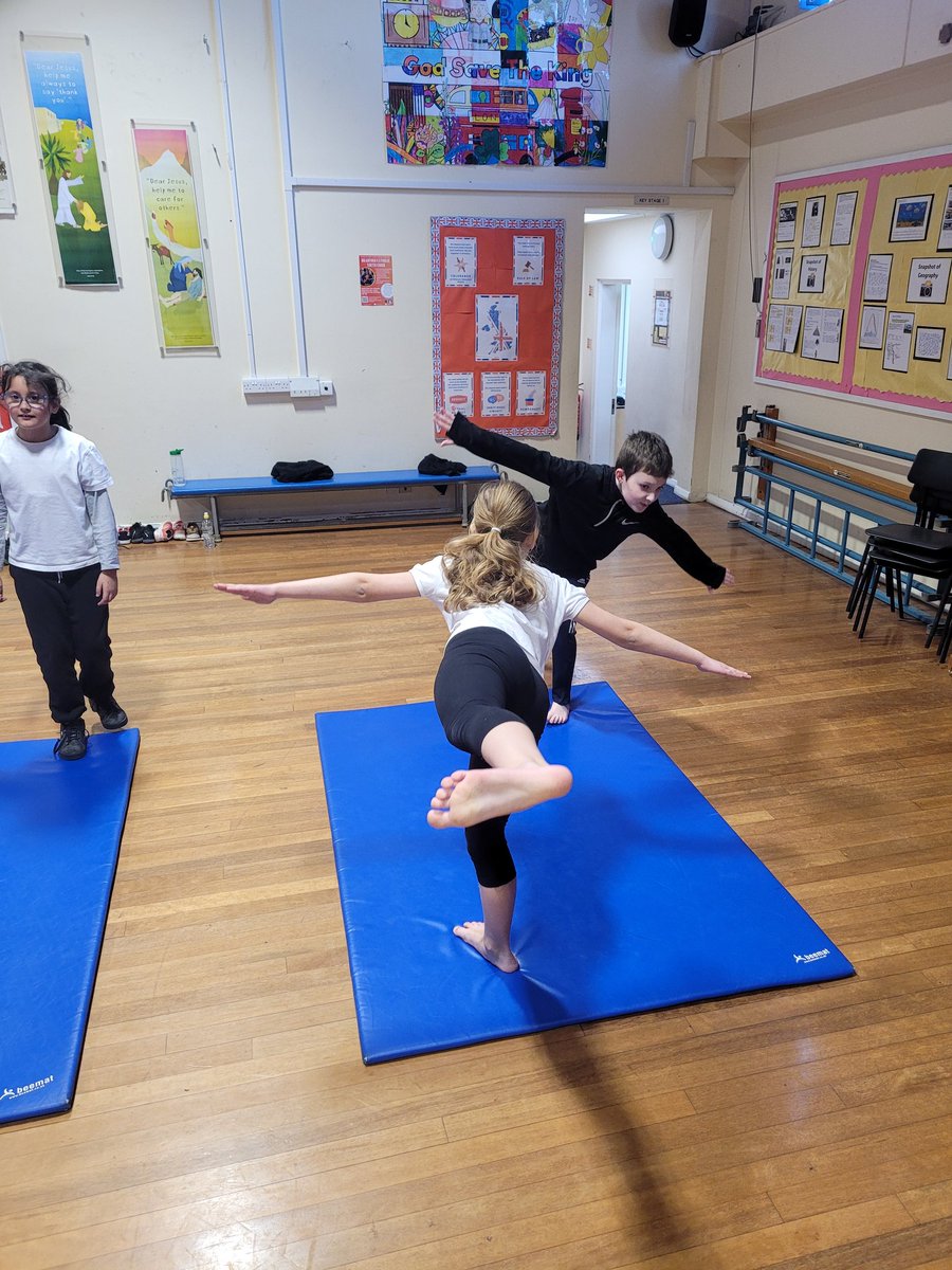 StAntsShipley's tweet photo. Our Class 4 students have been working collaboratively to build up their skills and create routines this half term in PE @bcw_cat #stants https://t.co/qIeWWiWjM2