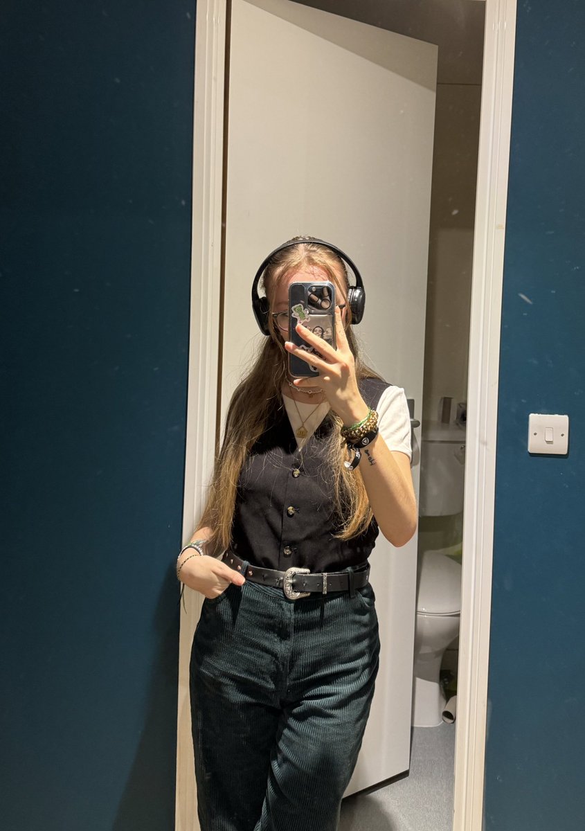 hamyrow's tweet photo. fit check? #awtylondon https://t.co/VjYu9TSa0x