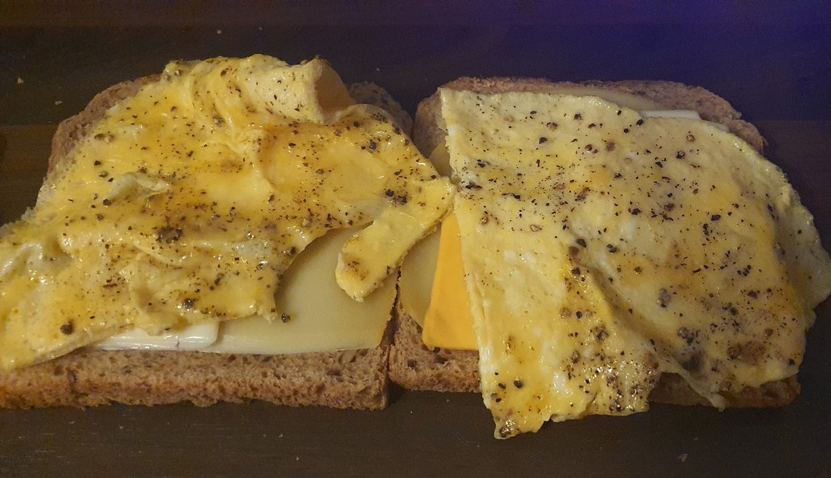 tobyniceinnoize's tweet photo. Let him cook! 
°
Einen Toast auf mich...oder so ähnlich.
°
°
°
#FastFood #FutterNeid #EierWirBrauchenEier #FingerLickingGood #BrettVonOma https://t.co/abpDOdKuSv