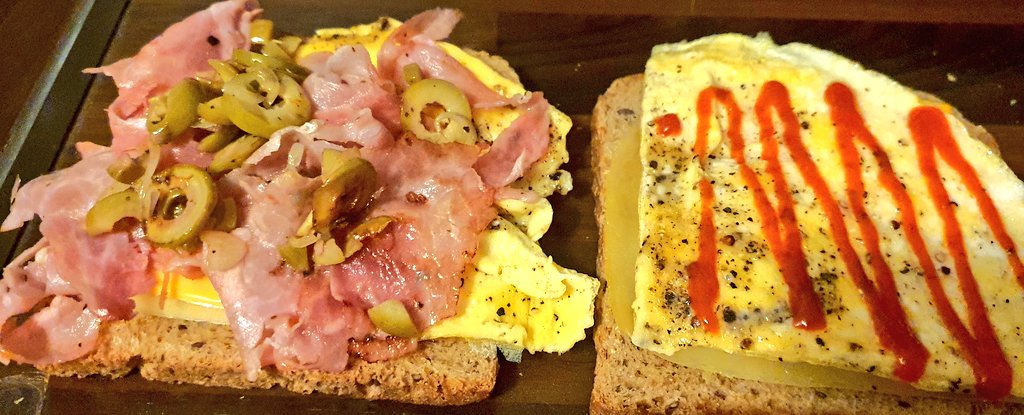 tobyniceinnoize's tweet photo. Let him cook! 
°
Einen Toast auf mich...oder so ähnlich.
°
°
°
#FastFood #FutterNeid #EierWirBrauchenEier #FingerLickingGood #BrettVonOma https://t.co/abpDOdKuSv