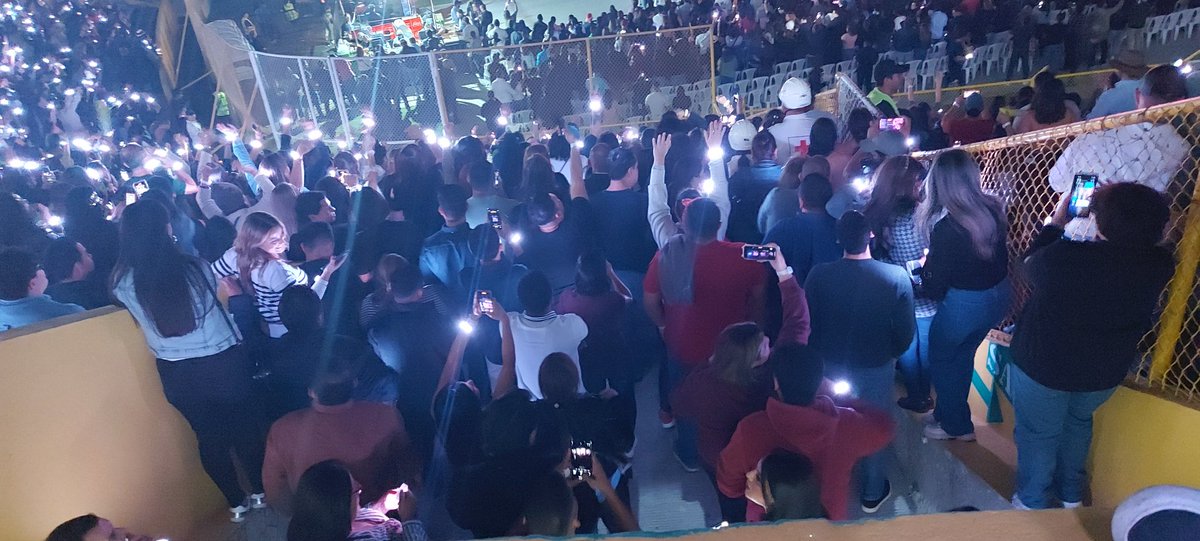 detuitentuit's tweet image. Y aquel protocolo de seguridad en el estadio cuscatlán para el concierto que hasta bloquearon la salida 
#estadiocuscatlán #twoshows #elsalvador
#concierto