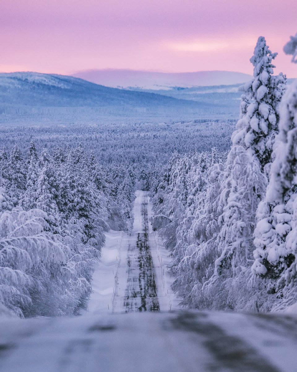 Roads in Lapland ❄️🇫🇮
#lapland #roads #winter #snowy #roadtrip #caravan #hymer #stayandwander #visuals #nikoncreators #europe #travel #magical