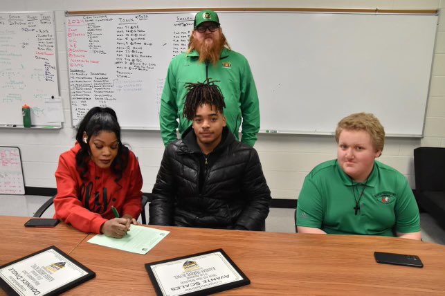 Thank you Shriners from the Touchdowners Unit of Midian Shrine, Landon L. &amp; the <a href="/KSShrineBowl/">Kansas Shrine Bowl</a> for coming out to present Avante Scales ( <a href="/avante__6/">Avante Scales</a> )&amp; Coach Dingle their 2024 Shrine Bowl Selections. #ForTheKids #MoreThanAGame #Westside
EPH320 #F5 #AED