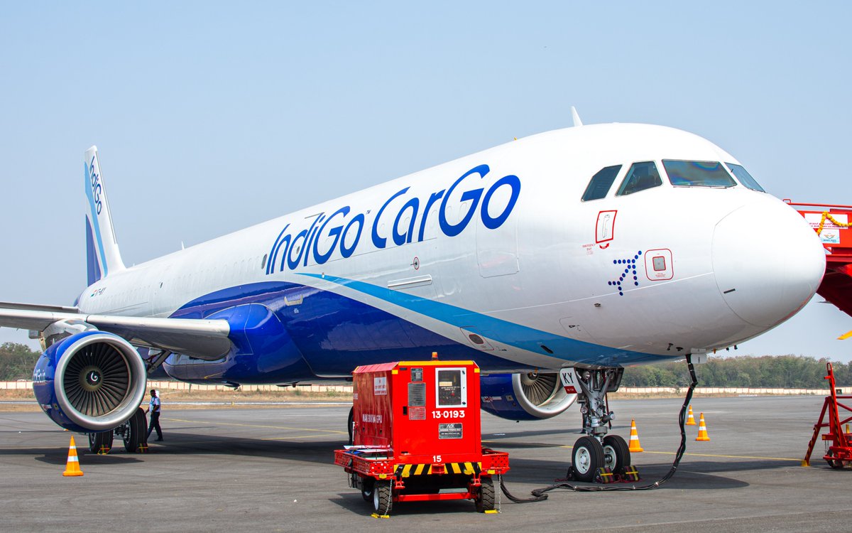 NunoSeletti's tweet photo. Retour sur le salon @WingsIndia2024 : @IndiGo6E Cargo à présenté son @Airbus #A321P2F (Pax to Freighter) !
Il peut transporter 27 tonnes de fret sur une distance de 4260km. (VT-IKY MSN: 3930)
#Indigo #Indigocargo #A321P2F #Airbus #WingsIndia2024 #VTIKY https://t.co/ulXKrnDxaa