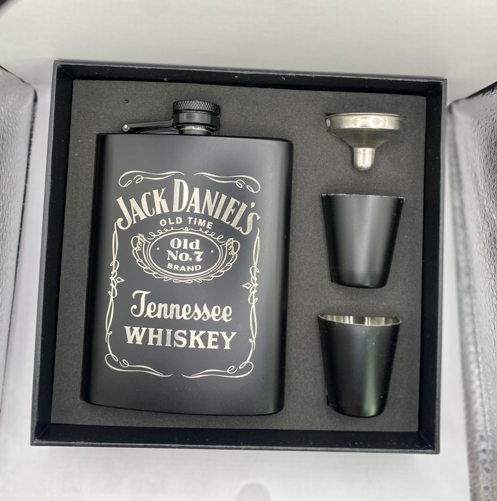 PuffnSmokeng's tweet photo. Sip, savor, and carry a touch of sophistication wherever you go 🥃 

#CheersToAdventures

Size: 8oz https://t.co/3yU2qr9e6N