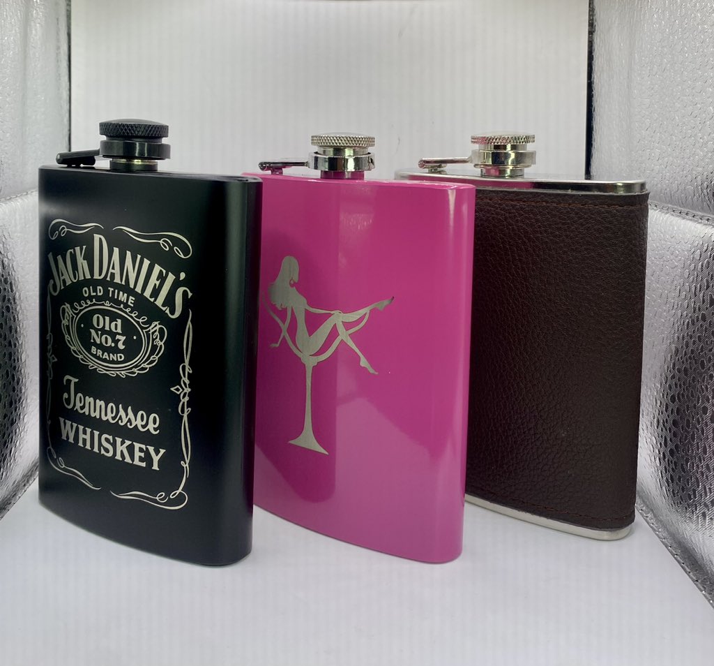 PuffnSmokeng's tweet photo. Sip, savor, and carry a touch of sophistication wherever you go 🥃 

#CheersToAdventures

Size: 8oz https://t.co/3yU2qr9e6N
