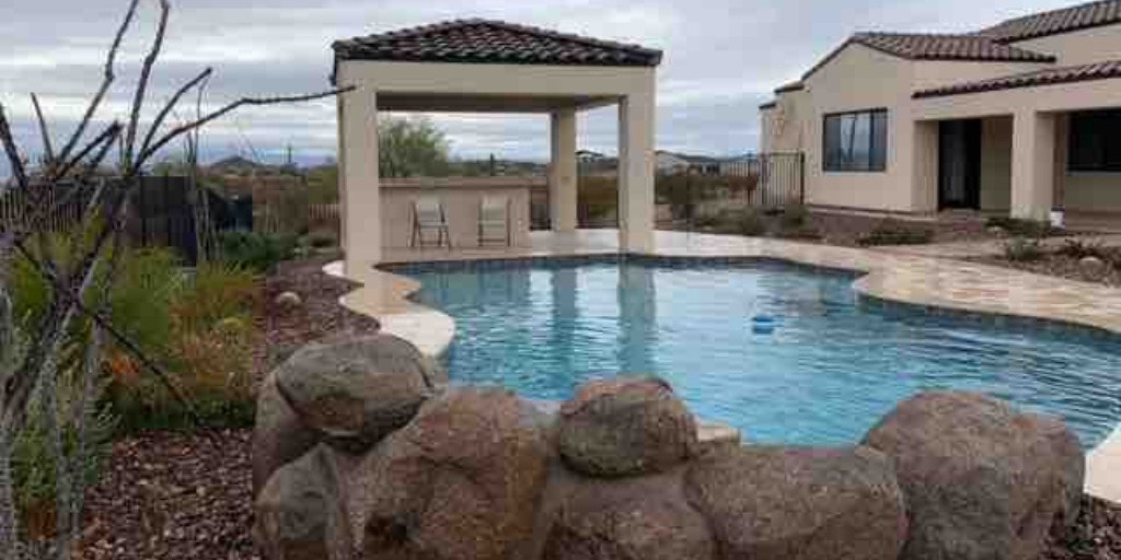 calpool's tweet image. This Queen Creek homeowner wanted a functional backyard without losing the beauty and feel of the surrounding desert environment. We think our design and construction crushed it 👌

#calpools #freeformpool  #outdoorliving #desertlandscape #DesertBackyard #DesertLiving