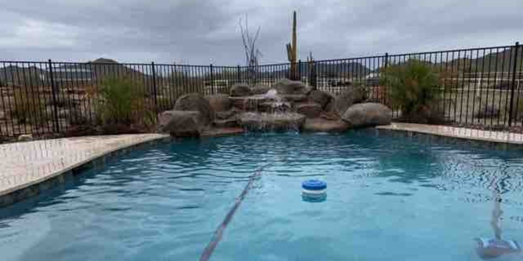 calpool's tweet image. This Queen Creek homeowner wanted a functional backyard without losing the beauty and feel of the surrounding desert environment. We think our design and construction crushed it 👌

#calpools #freeformpool  #outdoorliving #desertlandscape #DesertBackyard #DesertLiving