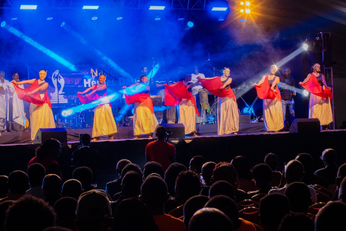 CityofKigali's tweet image. Muri #KCEV hari kuba igitaramo gisingiza Intwari kibanziriza Umunsi w'Intwari z'u Rwanda wizihizwa tariki ya 01 Gashyantare. Umuyobozi w'Umujyi wa #Kigali @dusengiyumvas, Minisitiri @DrDamascene n'abandi bayobozi batandukanye bitabiriye iki gitaramo. 
#Ubutwari2024 #Ubutwari30