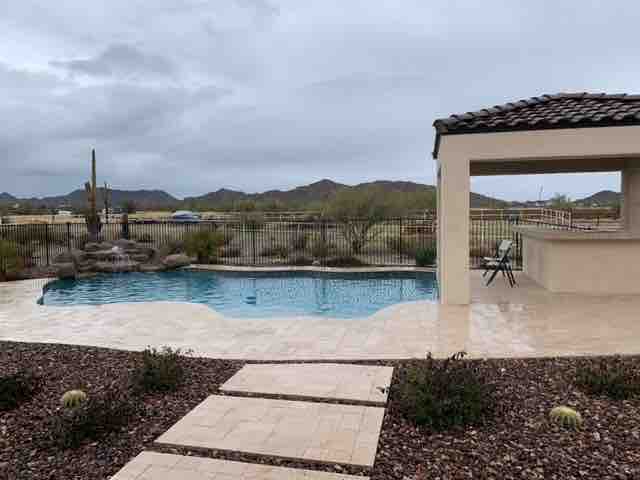 calpool's tweet image. This Queen Creek homeowner wanted a functional backyard without losing the beauty and feel of the surrounding desert environment. We think our design and construction crushed it 👌

#calpools #freeformpool  #outdoorliving #desertlandscape #DesertBackyard #DesertLiving