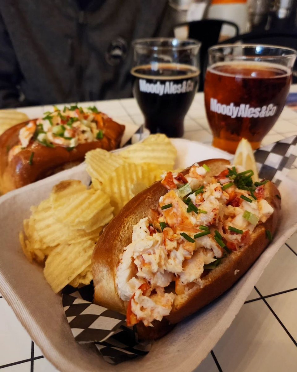 Beer and lobster rolls. Name a better pairing.
Photo: @joyceeleats