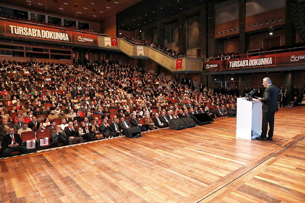 fbaglikaya's tweet photo. Bugün Lütfi Kırdar Uluslararası Kongre ve Sergi Sarayı’nda yoğun katılımla gerçekleştirdiğimiz “Seyahat Acentaları İstanbul Buluşması”nda meslektaşlarımla bir araya gelerek sektörümüzün ve seyahat acentalarımızın geleceğini tehdit eden yeni yasa taslağına karşı çok güçlü bir “BİRLİK” mesajı verdik.

100 yıllık Cumhuriyetimizin 51 yıllık medar-ı iftiharı olan TÜRSAB’ın bölünemeyeceğini ve bölünmesinin neden olacağı sonuçları vurguladığımız buluşmada, yeni yasa taslağının Birliğimizi, seyahat acentalarımızı ve sektörümüzü olumsuz etkileyecek maddelerini detaylı bir şekilde anlattık. Sermaye gücü büyük olanlara karşı küçük ölçekli seyahat acentalarımızın yok olmasına izin vermeyeceğimizin bir kez daha altını çizdik.

Toplantıya katılarak mesleğimize sahip çıkan ve destekleri ile gücümüze güç katan herkese, “Birlik” olmanın gücünü bir kez daha hissettirdikleri için sonsuz teşekkürlerimi sunuyorum.

#TÜRSAB #TürsabBölünemez #TÜRSABaDokunma #turizm #seyahatacentası