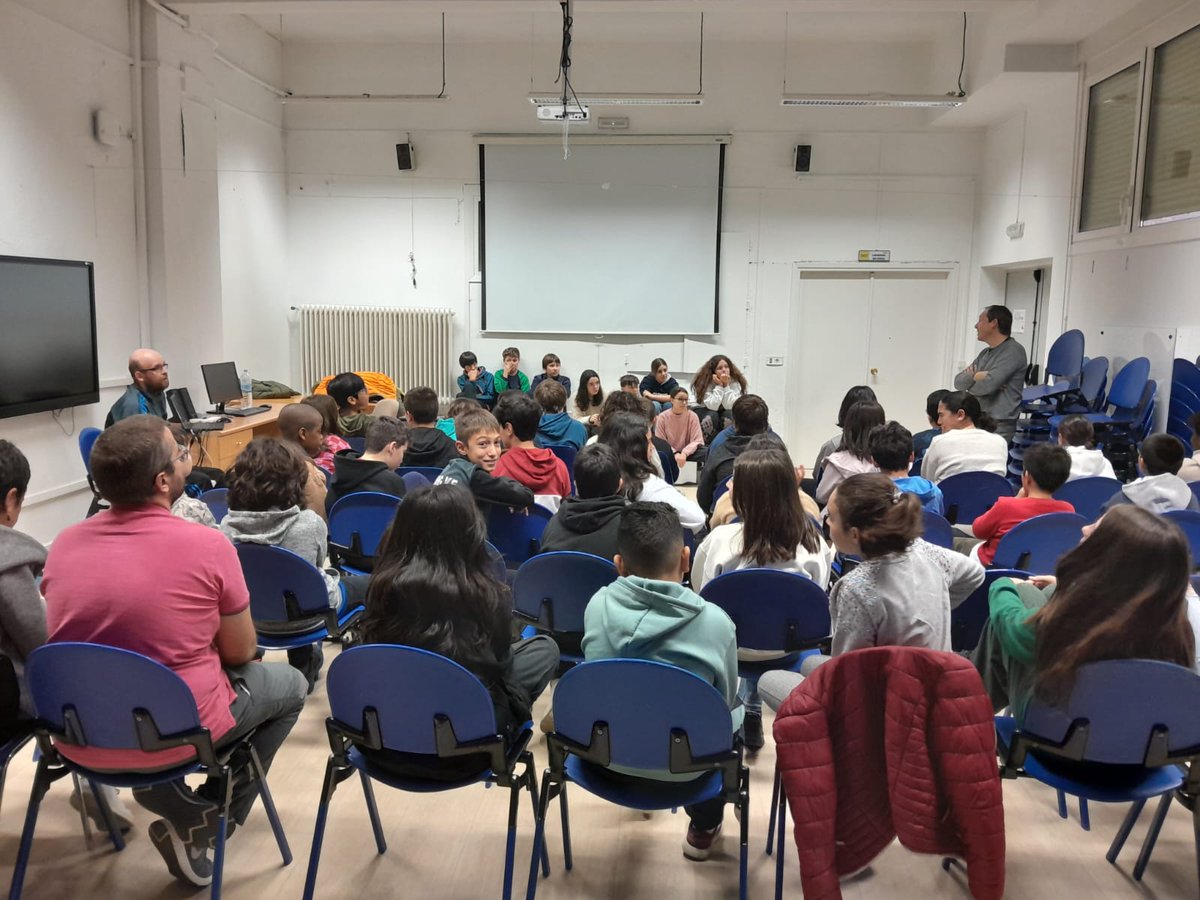 Matrikula garaia dela eta koldo Mitxelena institutoko 1.mailako ikasleak 6.  Mailako ikasleei bisita egin diete.
#koldomitxelenaikastetxea #errenteria #publikoadabidea #koldomitxelenabhi