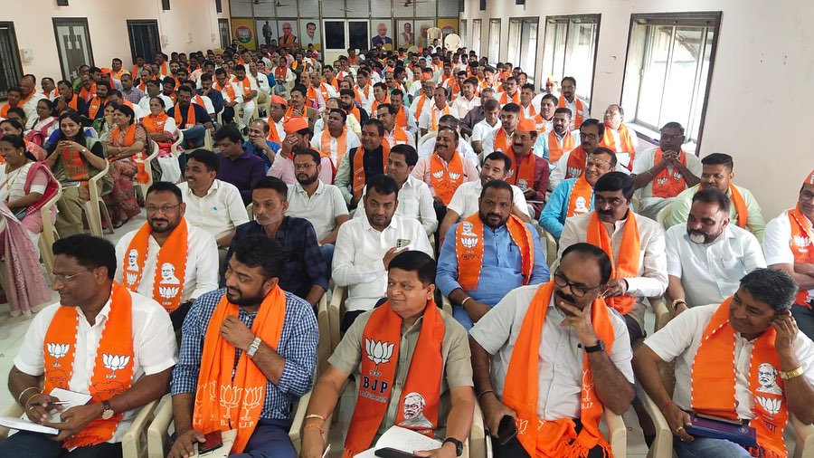 ushapatel67's tweet photo. બારડોલી લોકસભા ક્લસ્ટર પ્રભારી ડૉ. જ્યોતિબેન પંડ્યા સાથે બેઠક. https://t.co/S2wBoun2HU