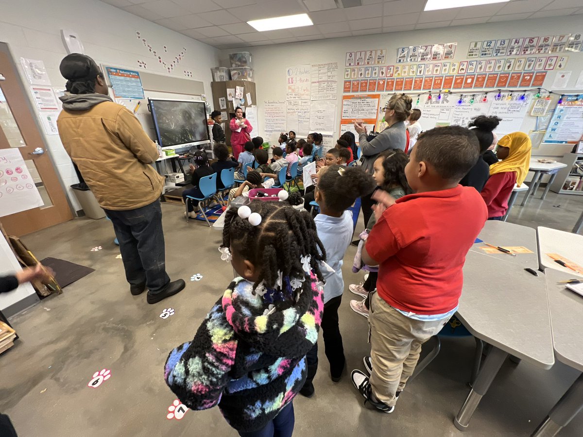 hkangarooo's tweet photo. Fossil narrative presentations in 2nd grade. Great job Ms. Kemper’s class 🕵️ https://t.co/VMRvP3aLM8
