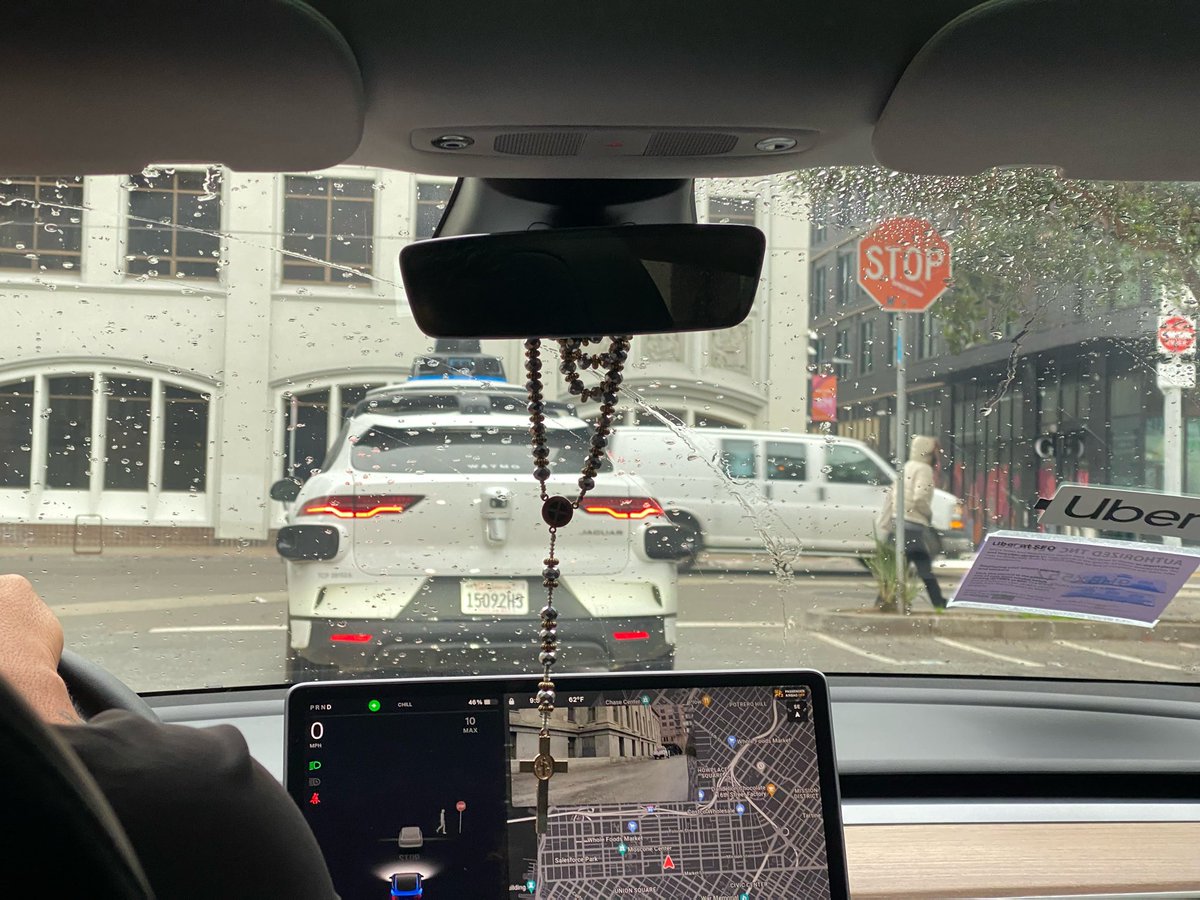 nataliyakosmyna's tweet image. Got late on the way to the first #SPIE session today because of the self-driving car 🚘 

They do park like humans though, using all the lanes 😂

#StaySafeOutThere #SFproblems