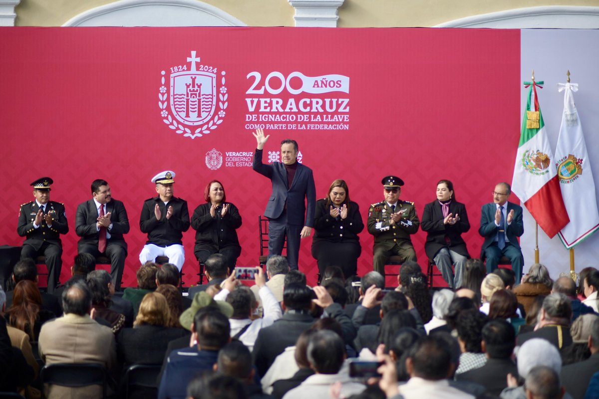 subjyal's tweet photo. El gobernador @CuitlahuacGJ, presidió el Bicentenario de Veracruz de Ignacio de la Llave como parte de la Federación 1824-2024, en la Fortaleza de San Carlos en Perote; convocados por el @SEGOBVeracruz Carlos Juárez Gil, el @subjyal @israel_roldan, asistió a la ceremonia cívica https://t.co/mYbyJcQeDw