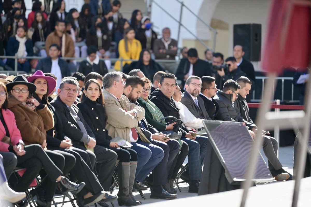 subjyal's tweet photo. El gobernador @CuitlahuacGJ, presidió el Bicentenario de Veracruz de Ignacio de la Llave como parte de la Federación 1824-2024, en la Fortaleza de San Carlos en Perote; convocados por el @SEGOBVeracruz Carlos Juárez Gil, el @subjyal @israel_roldan, asistió a la ceremonia cívica https://t.co/mYbyJcQeDw
