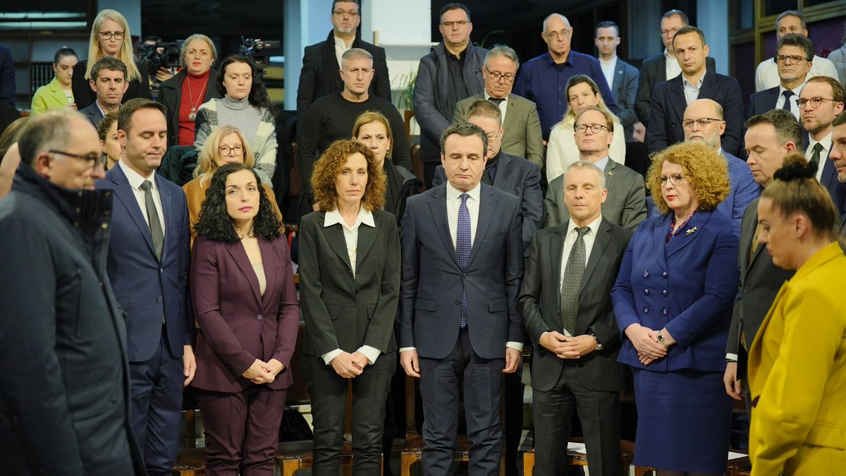 kos_data's tweet image. 🇽🇰🇮🇱 The International Holocaust Remembrance Day was commemorated today in Kosovo.

Leaders of Kosovo PM Albin Kurti and President Vjosa Osmani, participated in the commemoration ceremony alongside the Israeli ambassador to Kosovo, Tamar Ziv.