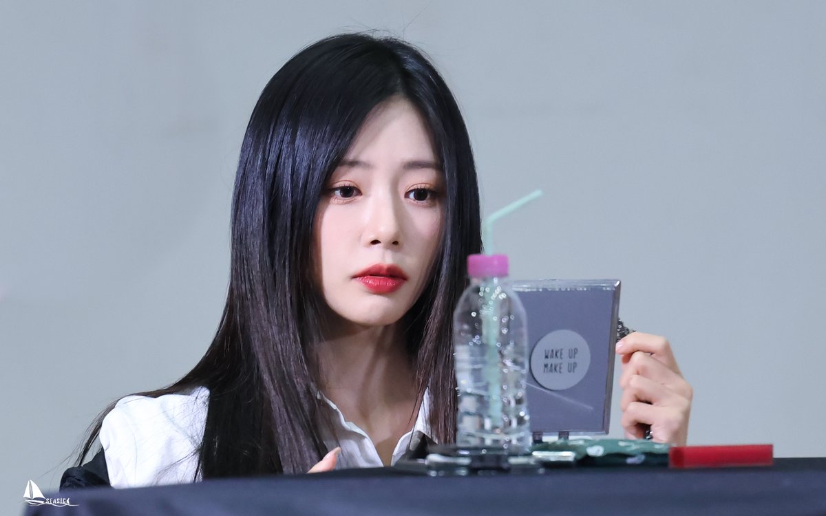 Seasick0517's tweet photo. 231222 🐰
#드림캐쳐 #지유 #Dreamcatcher #JIU https://t.co/u15TkfgVUh