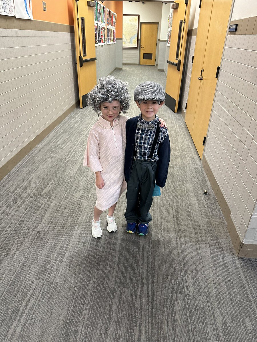 ArmstrongHP's tweet photo. Happy 100th day from kindergarten! @hpisdschools https://t.co/FHoP2esgrr