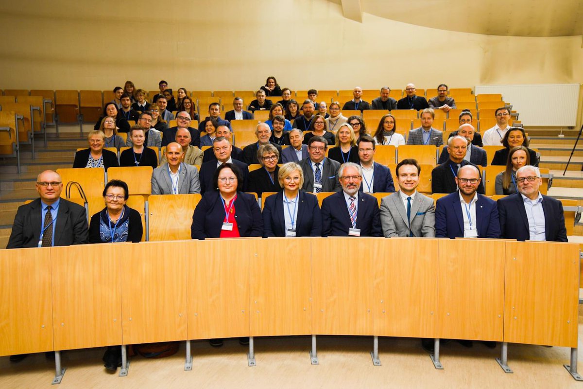 Miałem przyjemność wziąć udział w dyskusji plenarnej w ramach konferencji „Sejmiki województw w polskich systemach politycznych”zorganizowanej przez Towarzystwo Edukacji Obywatelskiej - TEO, Inst. Politologii UWr oraz wrocławski oddział Polskiego Towarzystwa Nauk Politycznych.💪