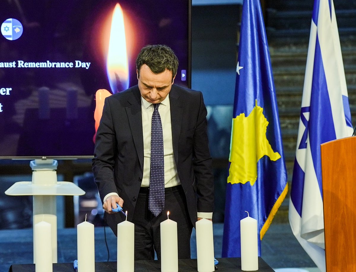 kos_data's tweet image. 🇽🇰🇮🇱 The International Holocaust Remembrance Day was commemorated today in Kosovo.

Leaders of Kosovo PM Albin Kurti and President Vjosa Osmani, participated in the commemoration ceremony alongside the Israeli ambassador to Kosovo, Tamar Ziv.