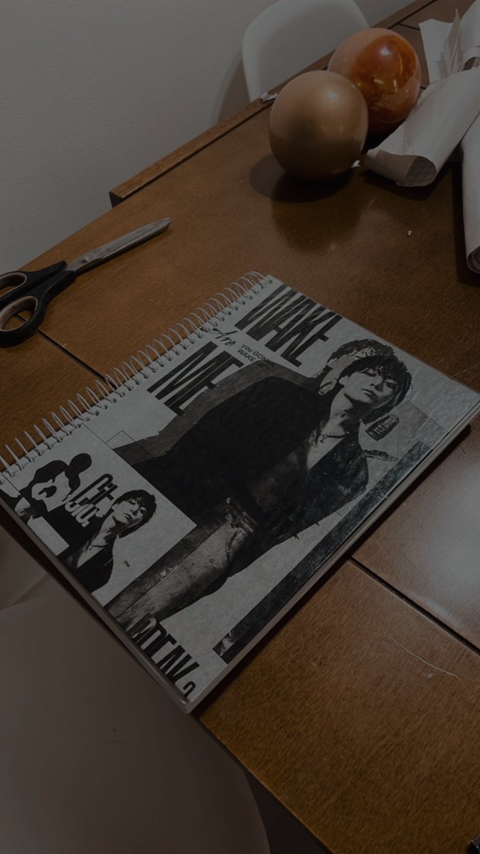 pjmtequila's tweet photo. “a mas vc ja ta velha cm caderno assim??” calada vadia https://t.co/lj3JE7mot0
