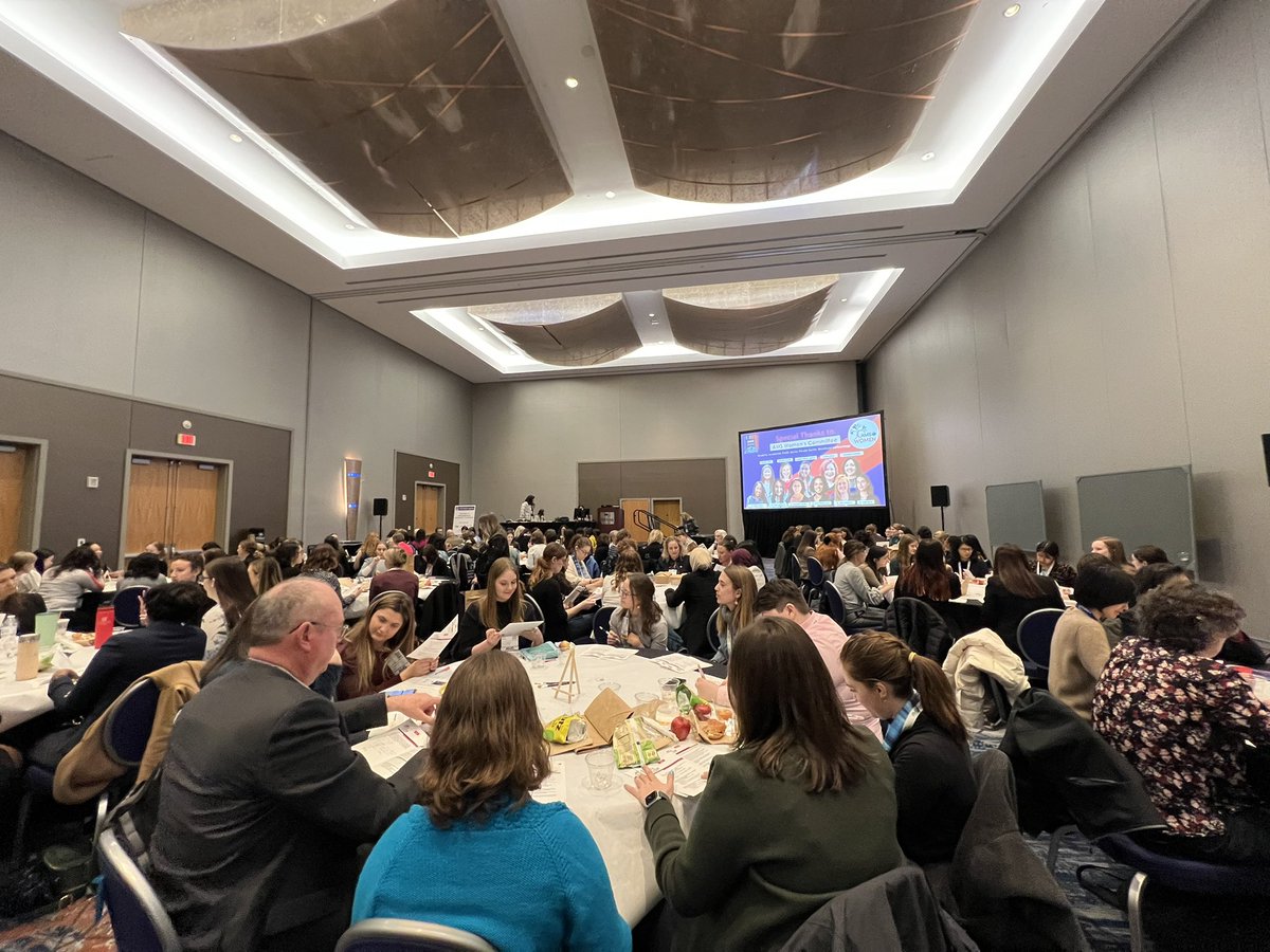An outstanding turnout for the Women in Atmospheric Sciences Luncheon! Thank you to the Women’s Committee and @amsbraid for giving us a space to have fruitful conversation and networking. It’s also amazing to see @wx4keg among the faces in the crowd! #AMS2024 @ametsoc