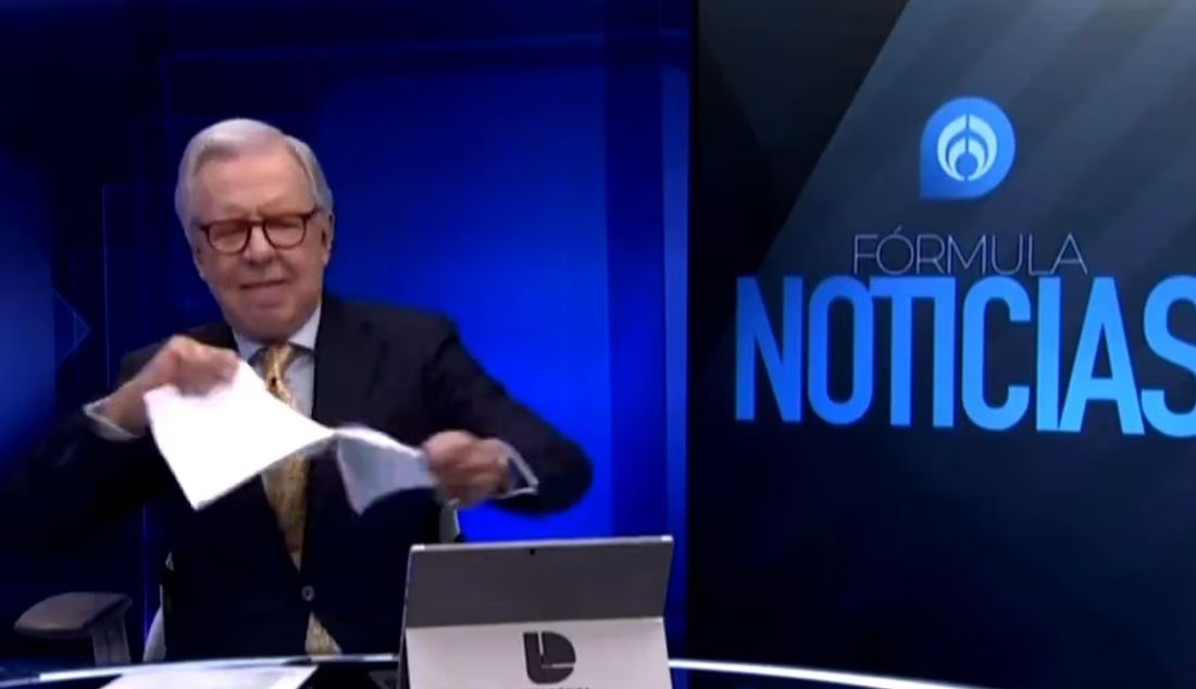 GustavoRenteria's tweet photo. ⭕️📄 Comentario a Tiempo | Solidaridad con López-Dóriga. @lopezdoriga 📸
📌 Algo inusitado sucedió el pasado viernes, los consejeros del Instituto Nacional Electoral, #INE @INEMexico , enviaron al amigo y prestigiado colega, Joaquín López-Dóriga un #citatorio perentorio para que se presentara en 24 horas en las instalaciones del organismo para responder a una acusación de un ciudadano, que lo involucra en un acto de corrupción.
López Doriga, no se anduvo por las ramas, directo como es su costumbre y antes de entrar de lleno a la difusión de las noticias del día, desmintió la #acusación en vivo, calificándola de falsa. Visiblemente molesto, el conductor dirigió sus comentarios hacia el INE, expresando su desacuerdo con el procedimiento.
Teodoro Rentería Arróyave. ✍️
Nota completa. 👇 https://t.co/F0jWBBmTqI
