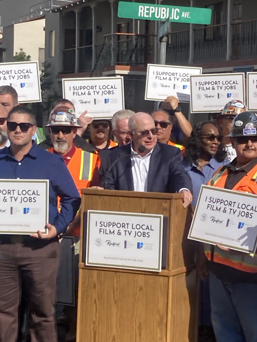 LAOCTrades's tweet photo. Let’s build! #RadfordStudio remake is ON with a #Union workforce in #StudioCity. Great partnership for JOBS @MayorOfLA @PresKrekorian @HackmanCapital @LALabor https://t.co/qonyHTOrL8