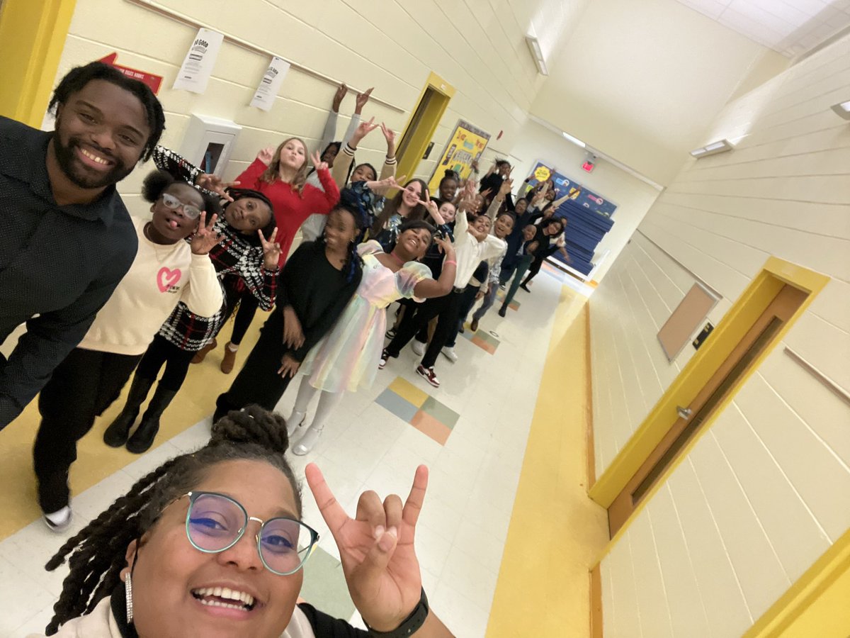 Mr. Gray tweet media