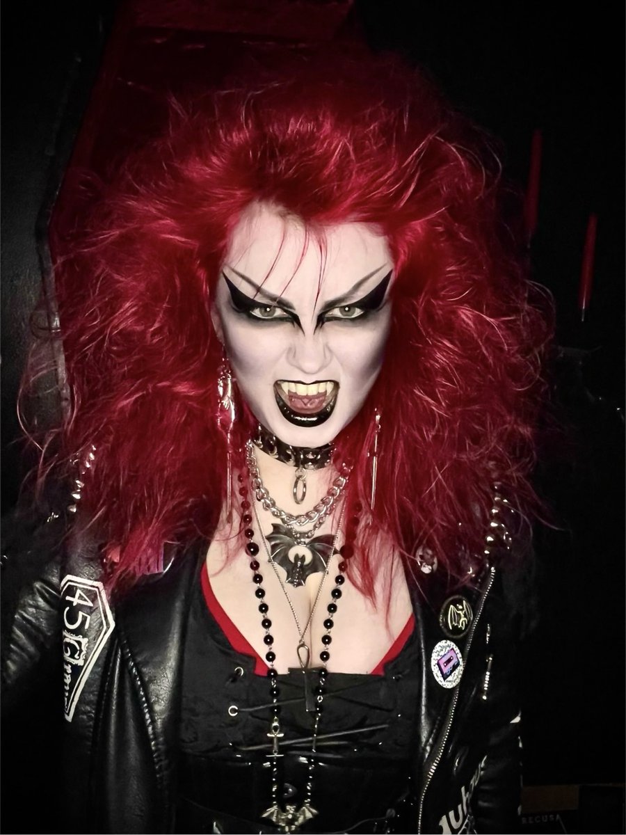 madi_danger's tweet photo. Was going for a vampy deathrock look and I think I definitely achieved it 🗡️ https://t.co/e6LNvEvxgE
